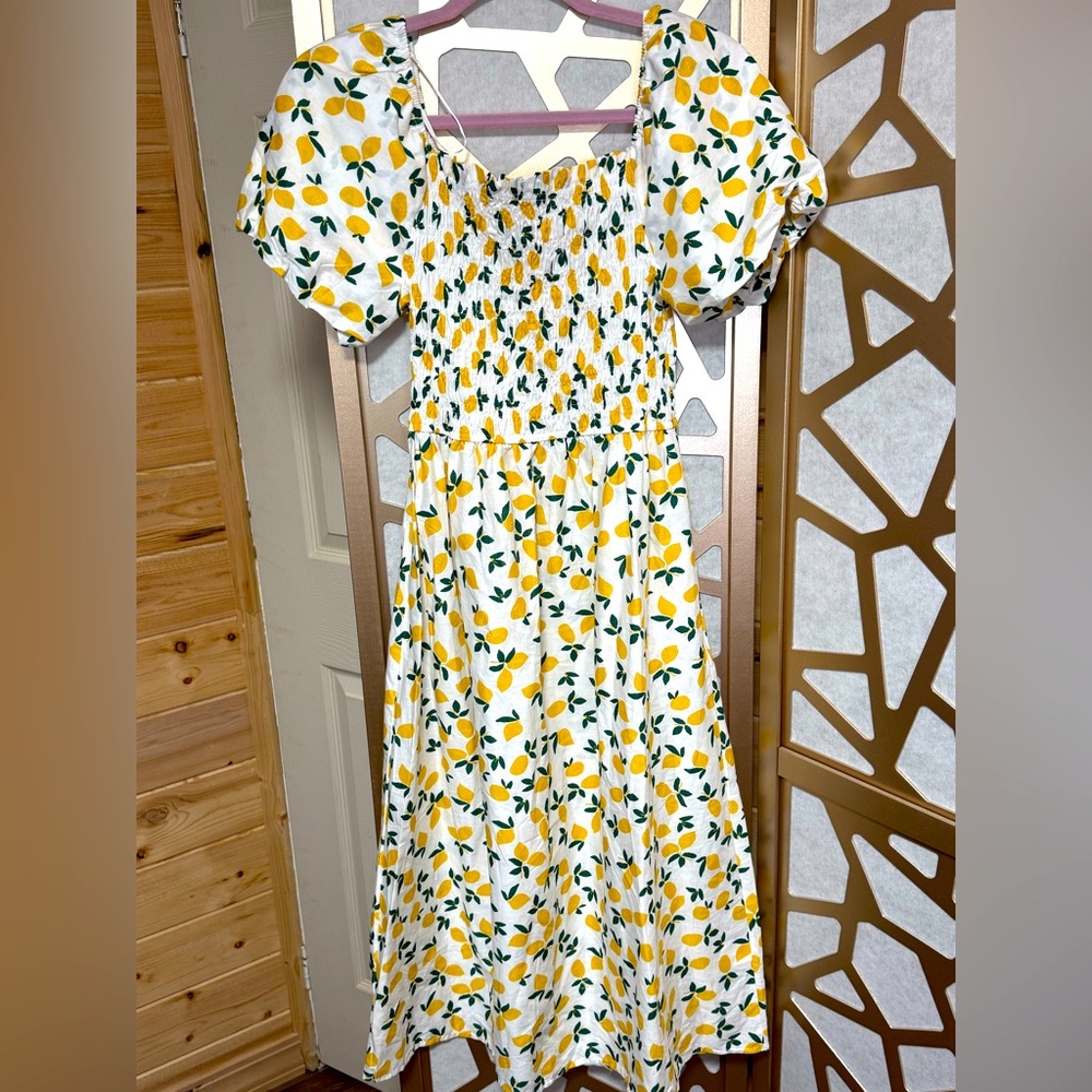 Like New 100% Rayon Lemon Print Midi Dress